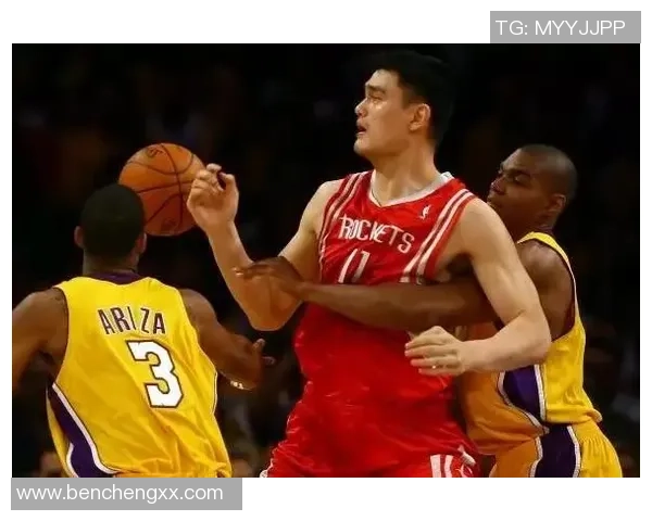 姚明在NBA赛场的辉煌时刻与传奇生涯回顾 姚明在NBA赛场的辉煌时刻与传奇生涯回顾