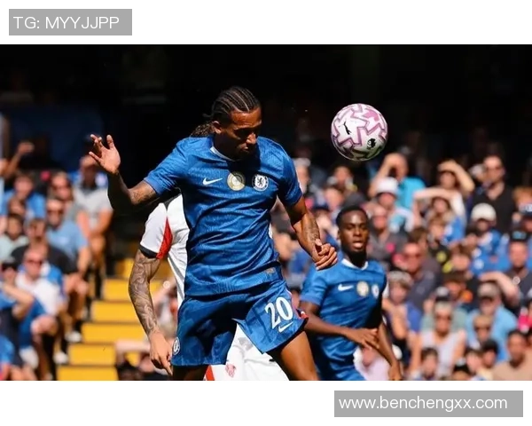 意甲激战：莱比锡与那不勒斯1比1平局红牌争议引发全场热议