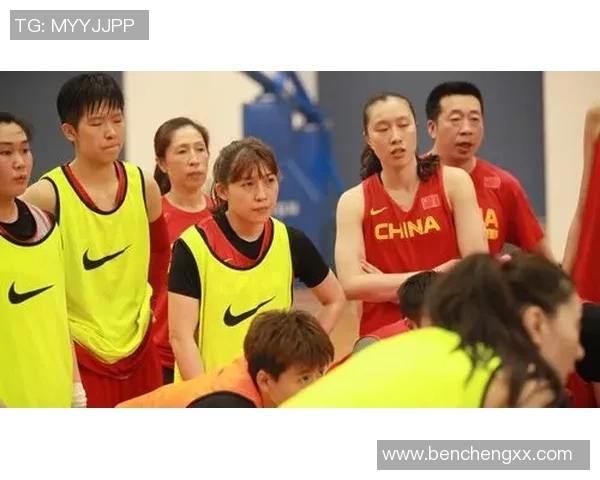 姚明亲临颁奖典礼为女排英雄们加冕展现体育精神与团结力量