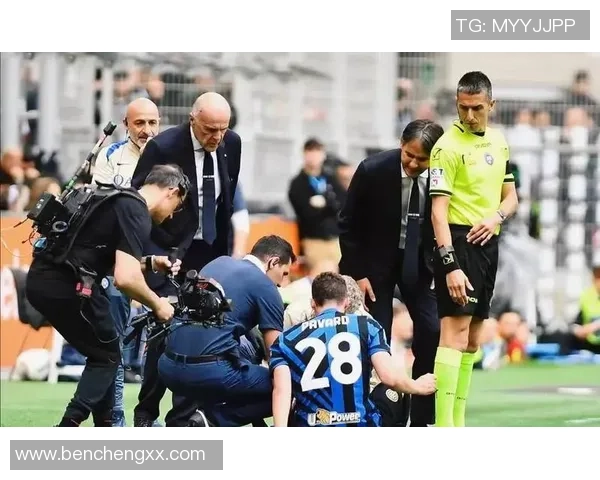 国王杯曼联大胜国米五球狂潮神扑引发争议判罚全场沸腾 国王杯曼联大胜国米五球狂潮神扑引发争议判罚全场沸腾