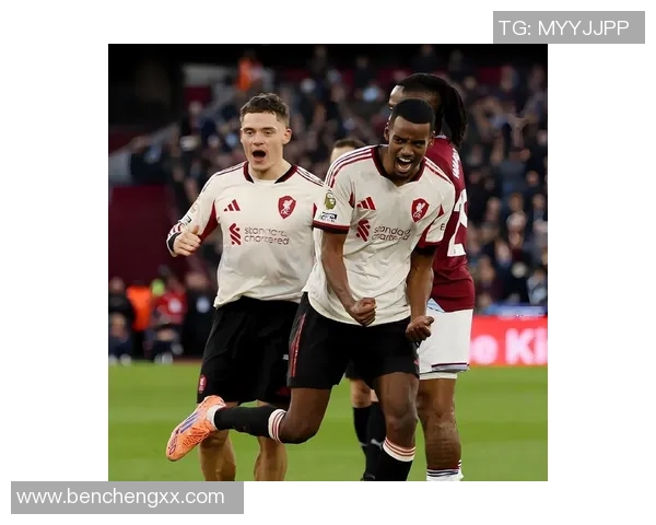 世界杯精彩对决阿森纳与巴萨激战成平局补时进球引爆全场激情 世界杯精彩对决阿森纳与巴萨激战成平局补时进球引爆全场激情