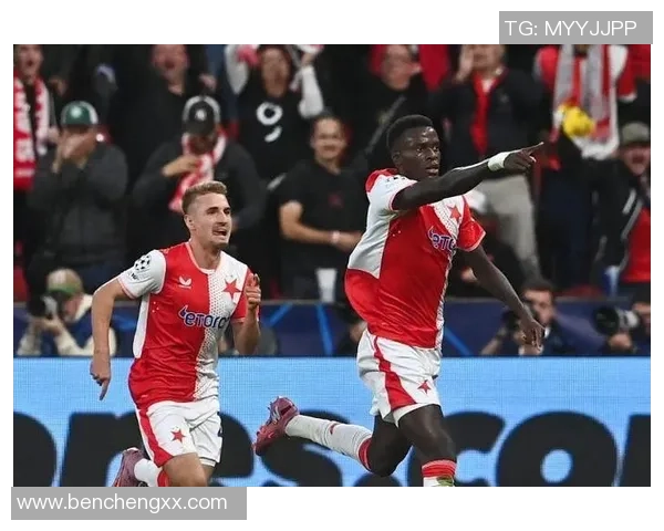 欧冠经典对决拜仁逆转AC米兰上演惊天帽子戏法引爆全场